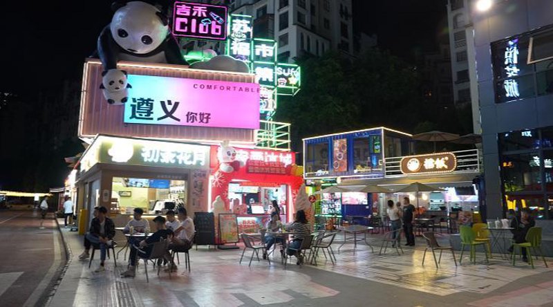 时尚前沿:女装店的转型升级之路